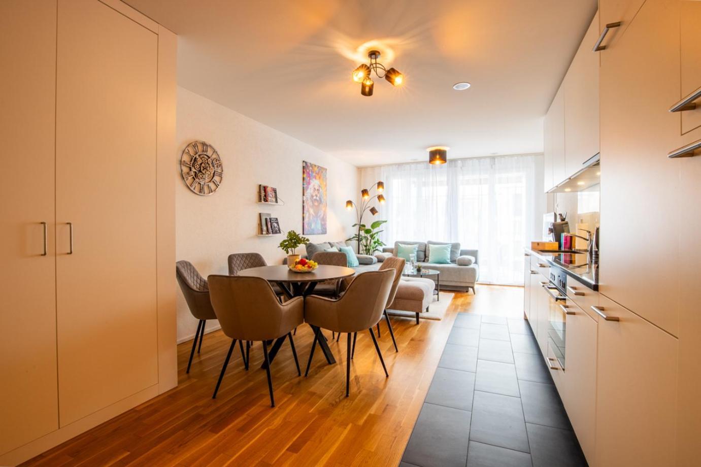 Special Einstein II Apartment Basel, Messe Kleinbasel 10-Star Bagian luar foto